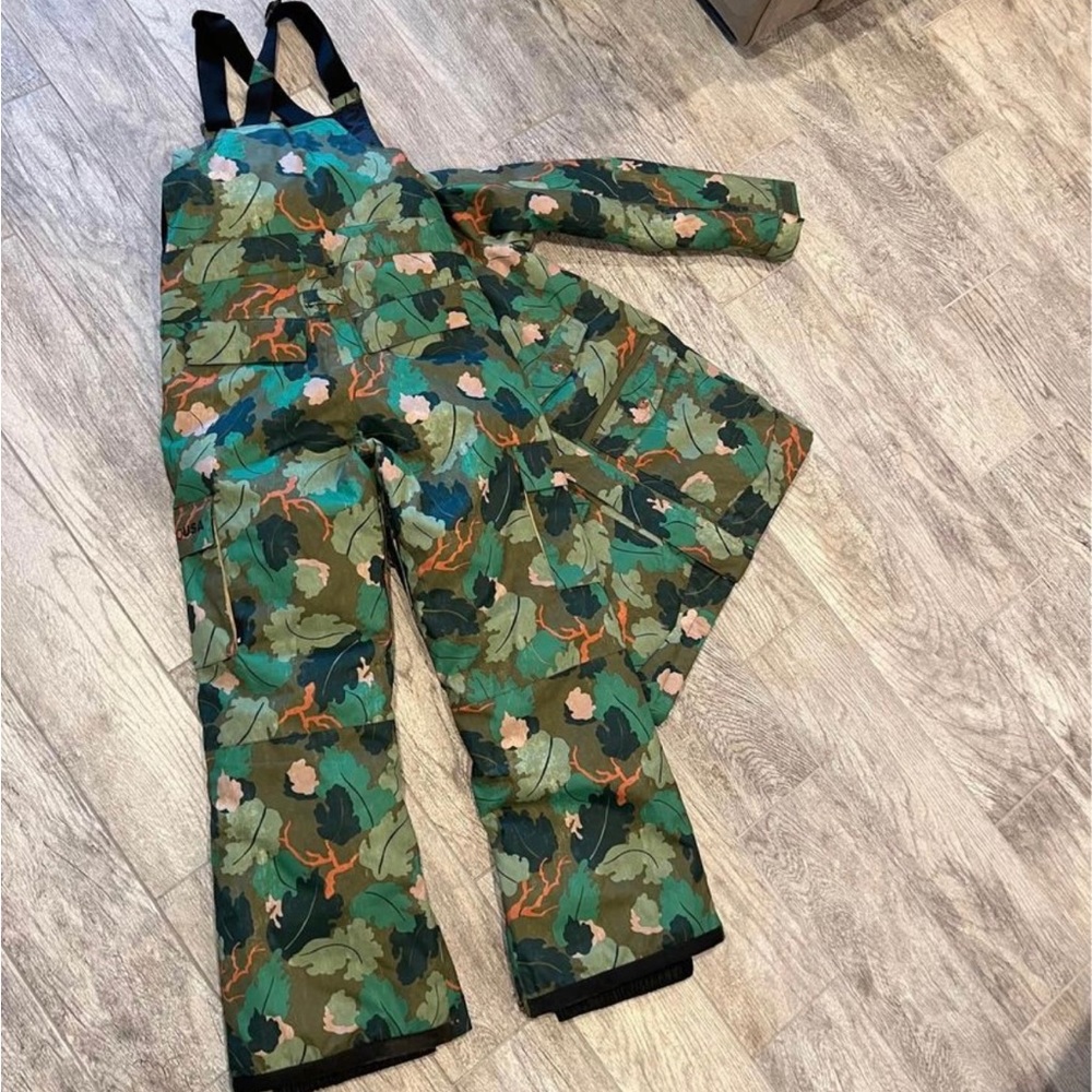 DC youth snowboarding outfit - overalls plus jacket size 16 xxl